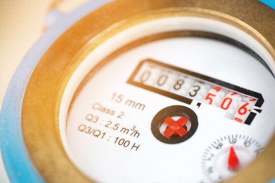 Water meters are used to record the amount of water consumption. using a gear and wheel system The numeral display has been completely sealed. Protection against water and dirt from the outside