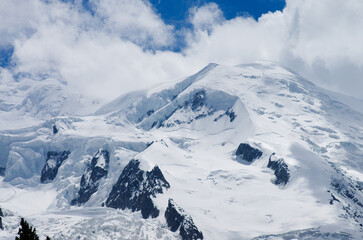 Fototapeta na wymiar snow covered mountains, peak of Mont Blanc massive