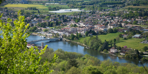 Fototapeta na wymiar Vue aérienne de la ville de Penne d'Agennais (Lot-et-Garonne)