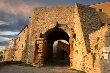 Porta dell'Arco (or all'Arco) in Volterra, Italy, dating back to around the etrurian period between the 4th and 3rd centuries BC