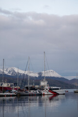 Fototapeta na wymiar Barcos en el puerto de Ushuaia, Tierra del Fuego. Argentina