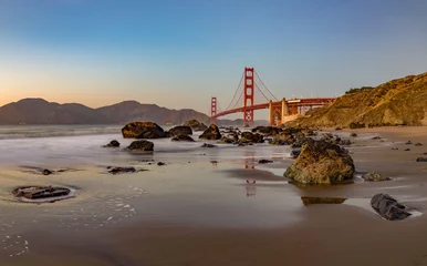 Papier Peint photo Plage de Baker, San Francisco Golden Gate Bridge and Baker Beach Rocks at Sunset