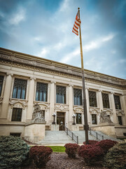 Fototapeta na wymiar Front View of the Illinois Supreme Courthouse Building with American Flag