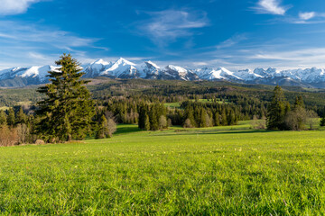 Kontrasty pod Tatrami. 
Contrasts in the Tatra Mountains.