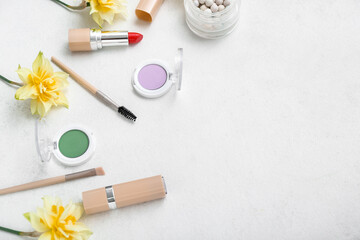 Obraz na płótnie Canvas Beautiful daffodils with different cosmetics on white background