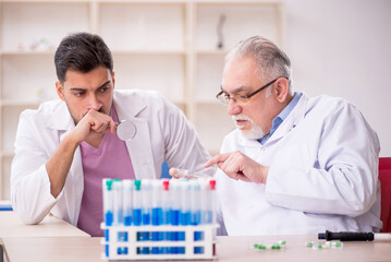 Obraz premium Two male chemists working at the lab