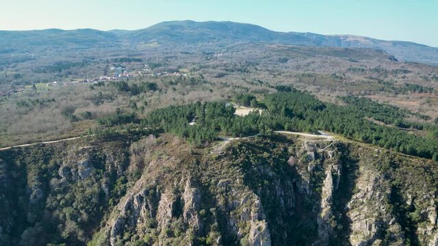 Panoramic view of sil river canyon and balcony of madrid riveria sacra parada de sil