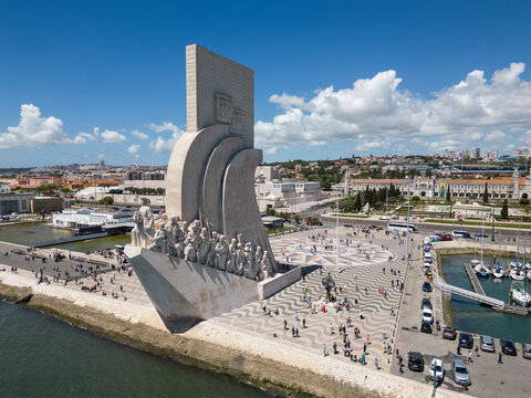 Beautiful view to Padr&atilde;o dos Descobrimentos monument by Tejo River
