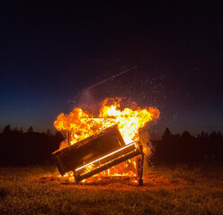 Piano burning in a field in Northern California © Cavan
