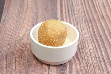 Moong basan laddu