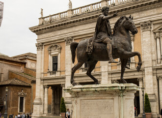ANCIENT ROMAN MARBLE STATUE HISTORICAL CENTER OF ROME ITALY