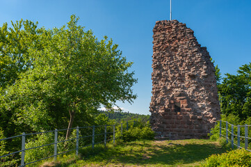 Bergfried der Burgruine Guttenberg bei Oberotterbach. Region Pfalz Bundesland Rheinland-Pfalz in Deutschland