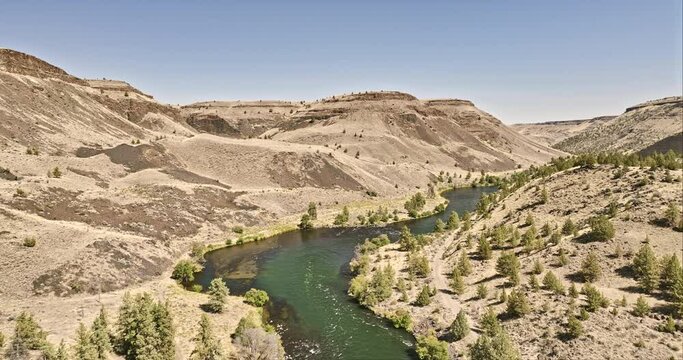 Deschutes River Oregon Aerial v66 drone flyover Deschutes river recreational area capturing beautiful nature landscape of Frog Springs Canyon during summer - Shot with Mavic 3 Cine - August 2022