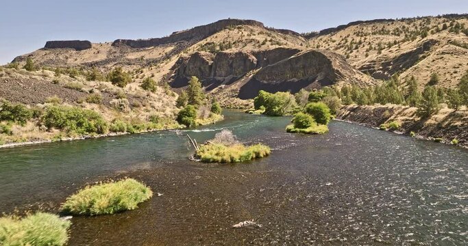 Deschutes River Oregon Aerial v65 low drone fly above meandering river capturing riverside campgrounds and beautiful landscape of Frog Springs Canyon at daytime - Shot with Mavic 3 Cine - August 2022