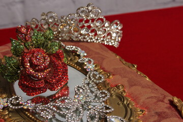 Obraz premium Crystal Rose Bracelet on Antique Book With Crystal Rhinestone Necklace