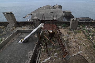 軍艦島に残る65号棟（屋上幼稚園）跡