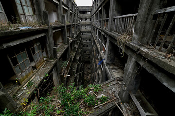 軍艦島に残る鉱員社宅（日給社宅）跡