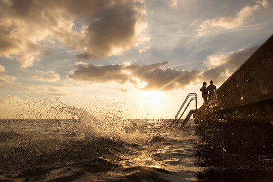 Water splashing