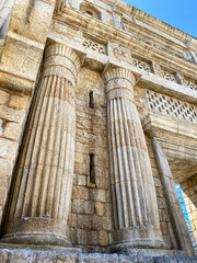 dettaglio architettonico di una ricostruzione  cinematografico di Cinecitta a Roma