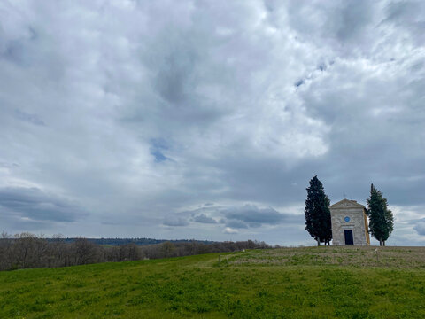 Cappella della Madonna di Vitaleta - Parco della Val d'Orcia (Toscana) .Italia