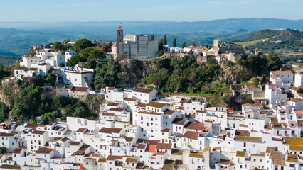 Obraz premium vista del bonito pueblo blanco de Casares en la provincia de Málaga, España