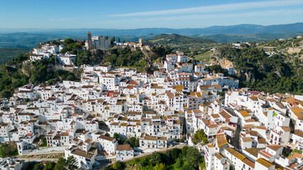 Fototapeta na wymiar vista del bonito pueblo blanco de Casares en la provincia de Málaga, España