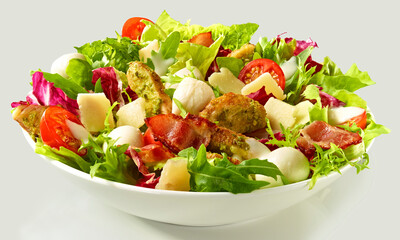Gemischter Salat mit Schinken und Falafel