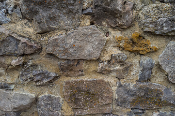 imagen detalle textura pared de piedras de distintos tamaños, formas y colores, con las juntas de cemento 