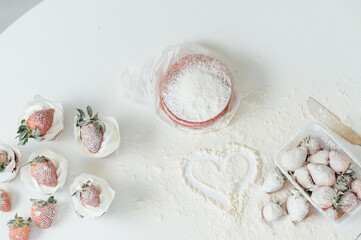 Fototapeta na wymiar Powder of sugar is hung on a strawberry cakes