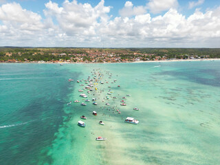 Obraz premium Aerial photo of the Caminho de Moisés on Barra Grande beach in the city of Maragogi, Alagoas, Brazil