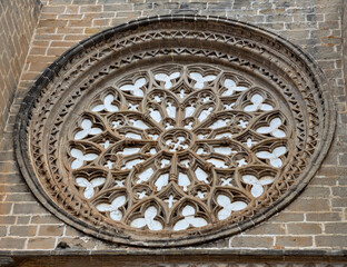 Detalle  arquitectónico circular de una iglesia de la provincia de Castellón, España