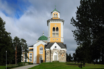 Fototapeta premium The Kerimaki Church In The Afternoon Sun Finland On A Beautiful Sunny Summer Day With A Few Clouds In The Blue Sky