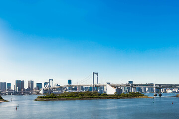 (東京都ｰ都市風景)青空とレインボーブリッジ２