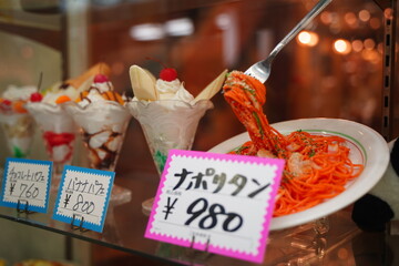 食品サンプル、蝋、見本、偽物、作り物、食べ物、レストラン、ショーウインドウ、メニュー、店頭、料理、ナポリタン、エビフライ、ディッシュ、