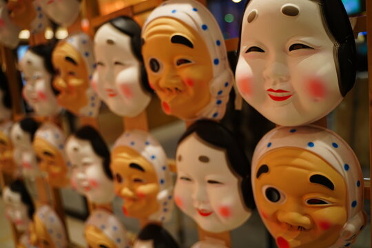 おかめ、ひょっとこ、お面、マスク、祭り、日本、伝統、文化、踊り、女性、男性、コメディ、東京、浅草、お店、飾り、デコレーション、明かり、並ぶ、