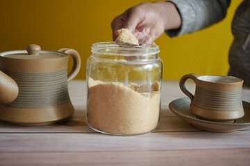 spoon pick crystal brown sugar 