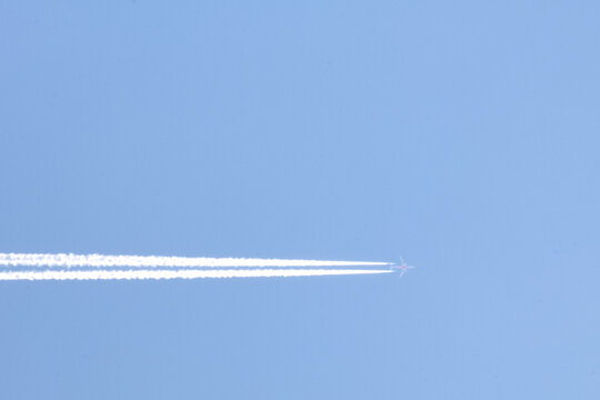 [愛知県]名古屋空港での航空機雲