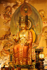 Fototapeta premium Decoration inside the beautiful Buddha Tooth Relic Temple in Singapore 
