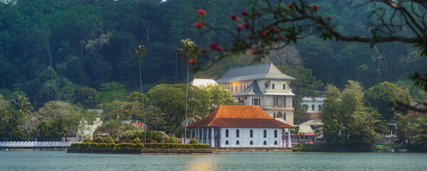 Panorama of Kandy Lake and Famous City Landmark Sri Dalada Maligawa - obrazy, fototapety, plakaty