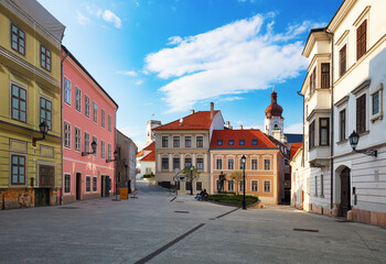 Fototapeta na wymiar Street in Gyor - Hungary - Cozy little baroque square in the cente