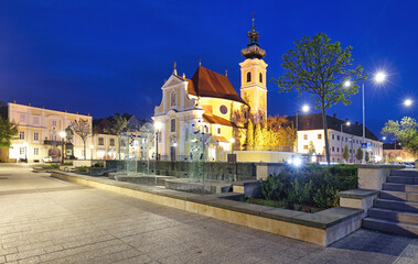 Fototapeta na wymiar Hungary, Church in square in city Gyor at night