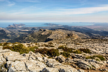 Blick vom Puig Tomir auf die Bucht von Alcudia und die Bucht von Pollenca, Mallorca, Balearen, Spanien