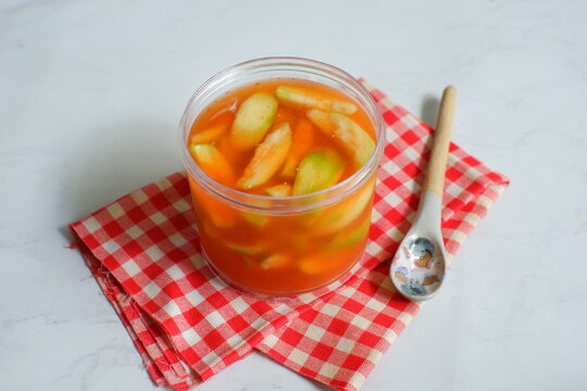 A jar of kedondong pickle 