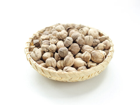 Javanese cardamom or Kapol, family Zingiberaceae.  Is a spice that is commonly used as a spice in cooking.  White seeds with a slightly spicy taste.  Has many benefits for health