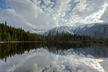 Fototapeta na wymiar mirror lake in the mountains