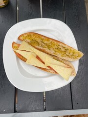 Tostadas de queso y tomate