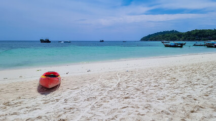 Fototapeta na wymiar longtail boats at the white sandy beach with turqouse colored ocean of Koh Lipe Satun Thailand