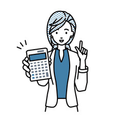 立って電卓を持ってこちらに向けて見せているジャケットの女性