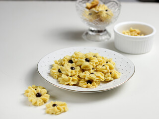 Semprit or kue semprit, Malay kuih semperit is made of wheat flour, corn starch, custard powder, sugar and margarine. These ingredients are mixed together to become a dough.