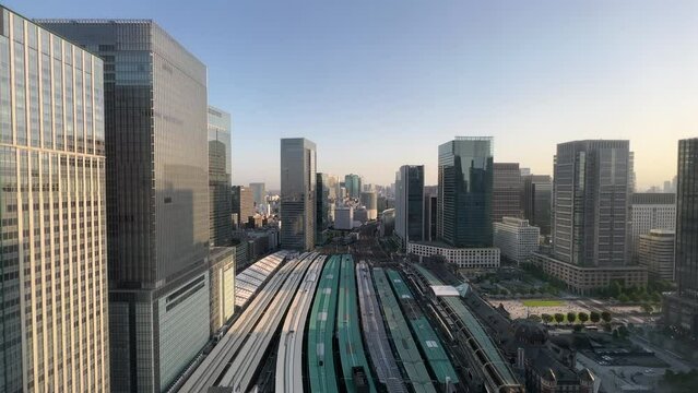 夕暮れの東京駅　神田駅側から新橋方面